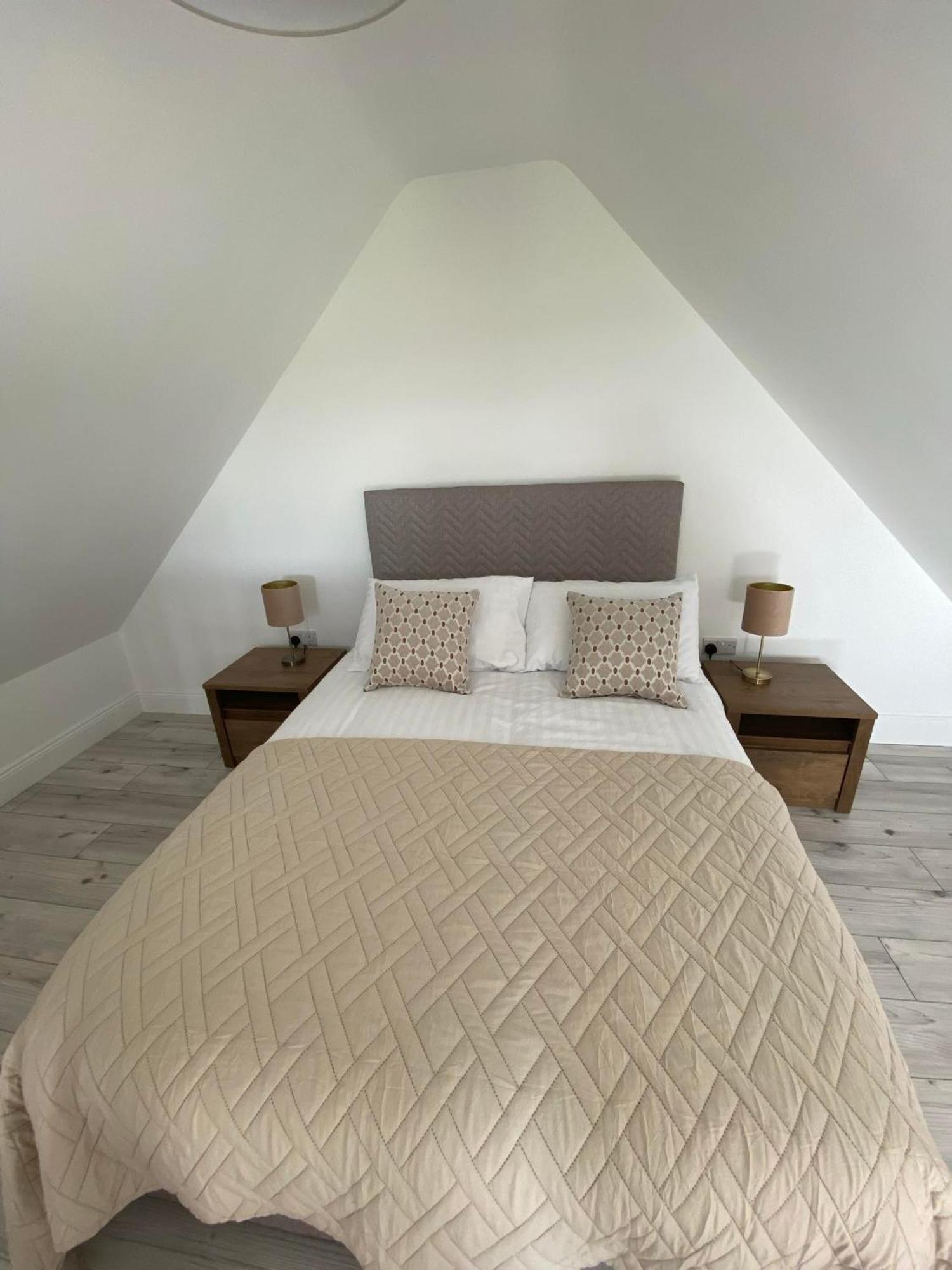 Hillview Apartment Бандън Екстериор снимка